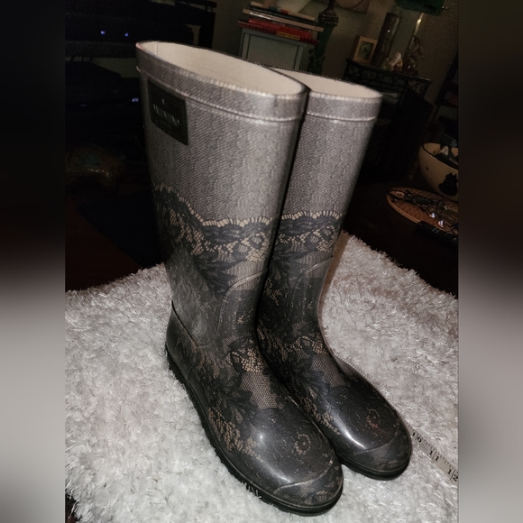 Valentino Lace Print Rain Boot Size 40(P1) - Picture 2 of 4